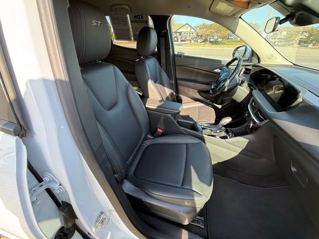Used 2024 Buick Encore GX Sport Touring w/ Comfort Package image 11