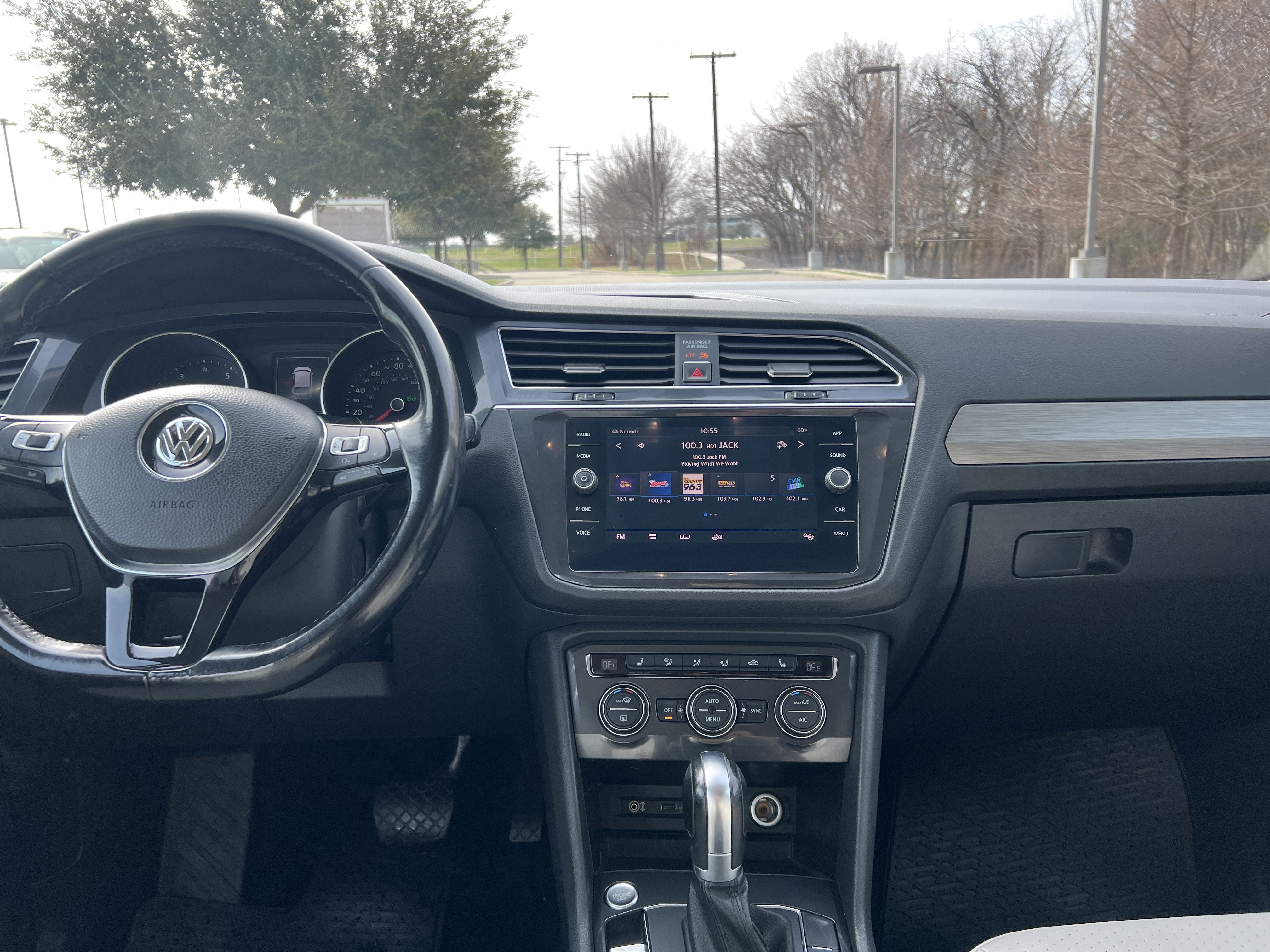 Used 2018 Volkswagen Tiguan SE w/ 18" Alloy Wheels Package image 27