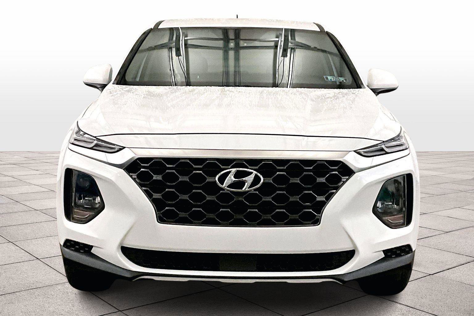 Used 2020 Hyundai Santa Fe SE image 3