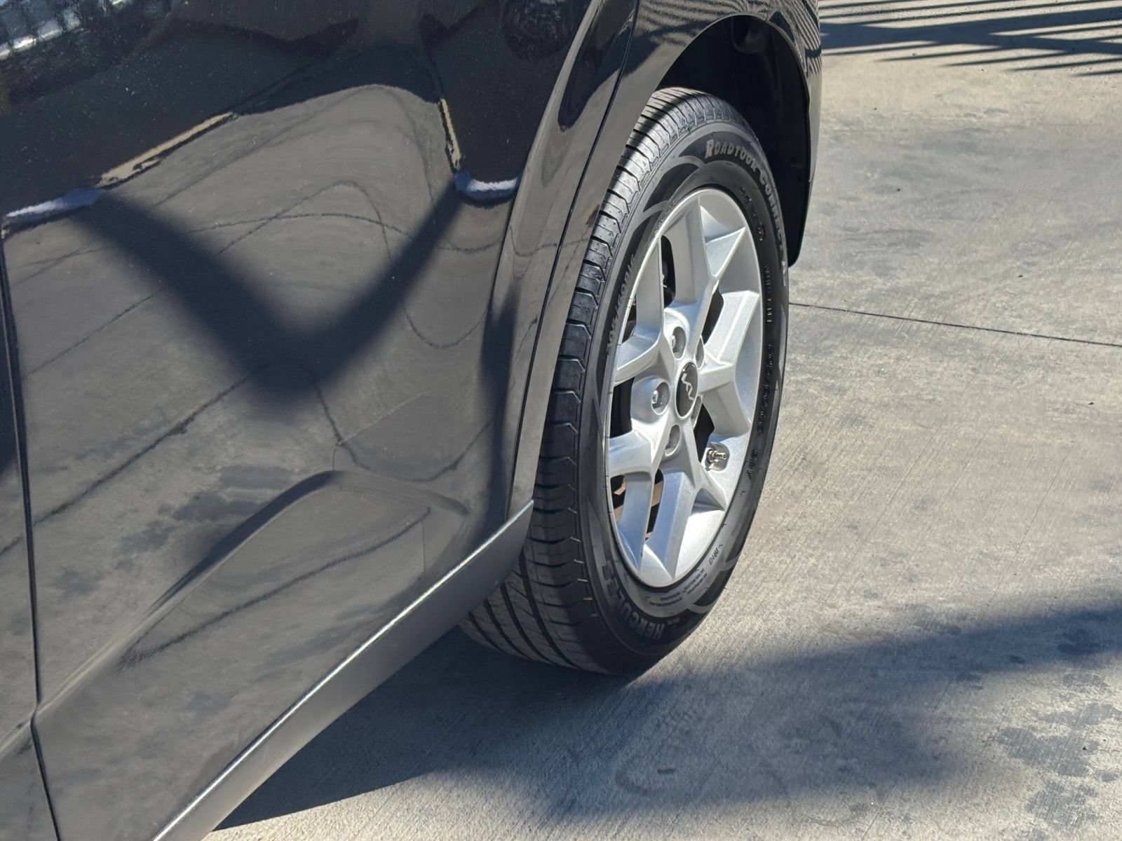 Used 2025 Kia Soul LX w/ LX Technology Package FWD image 29