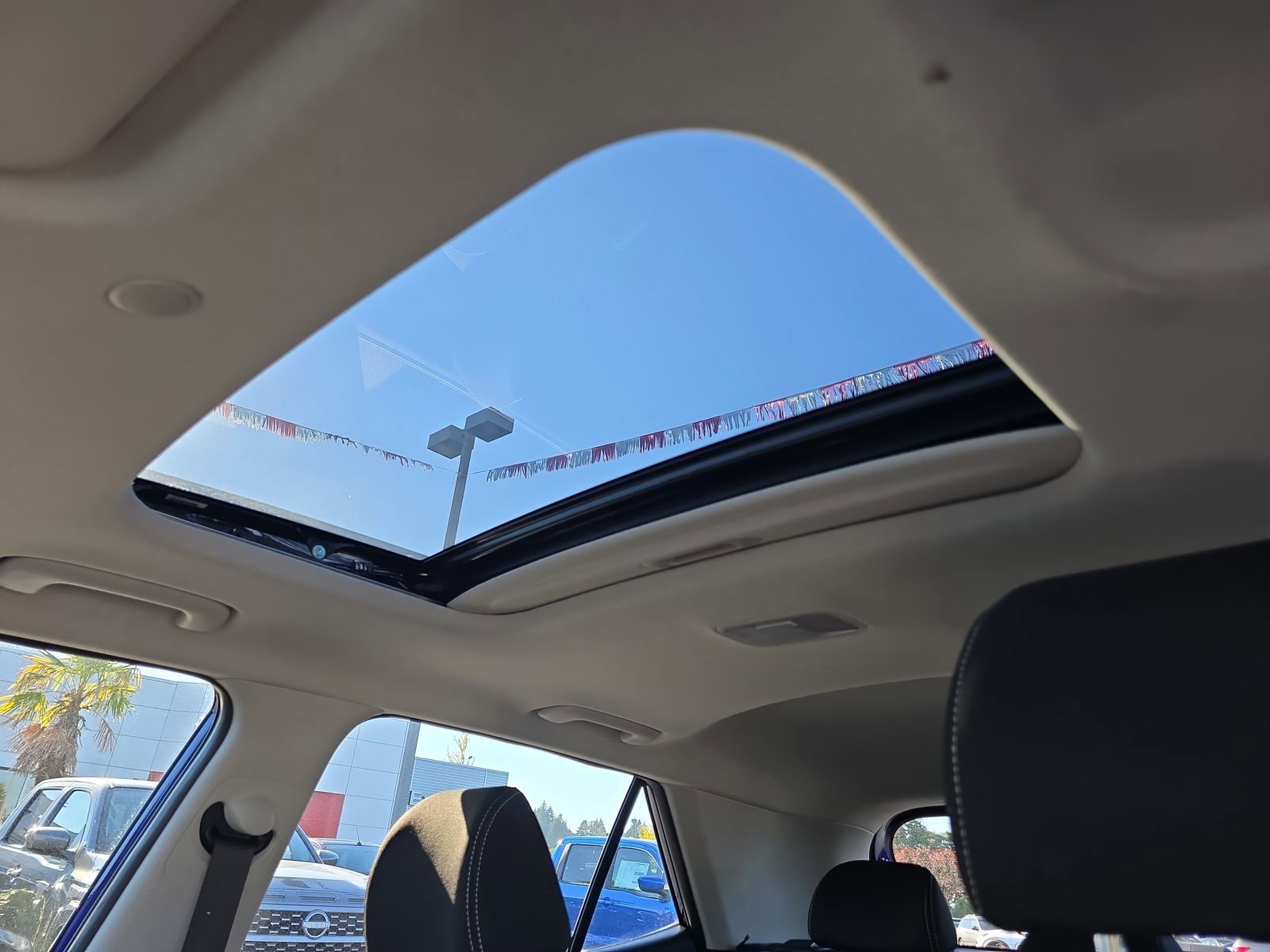 Used 2022 Hyundai Venue SEL image 25