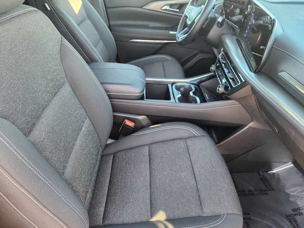 Used 2025 Chevrolet Traverse LT image 15