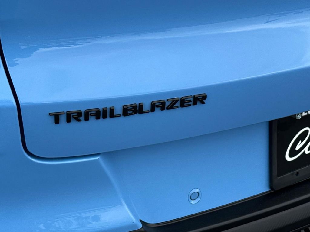 Used 2023 Chevrolet TrailBlazer RS w/ Convenience Package FWD image 7