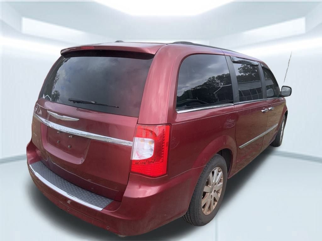 Used 2012 Chrysler Town & Country Touring-L w/ Entertainment Group #2 image 11
