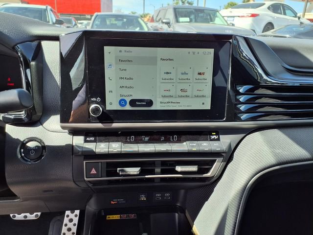 Used 2025 Toyota Camry SE FWD image 19