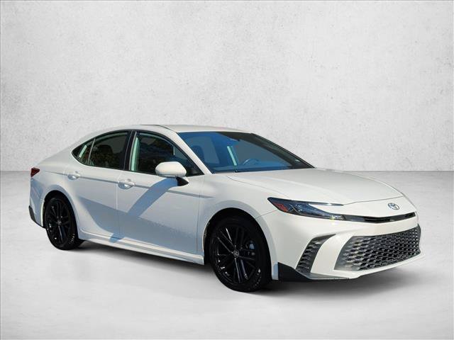 Used 2025 Toyota Camry SE FWD image 3