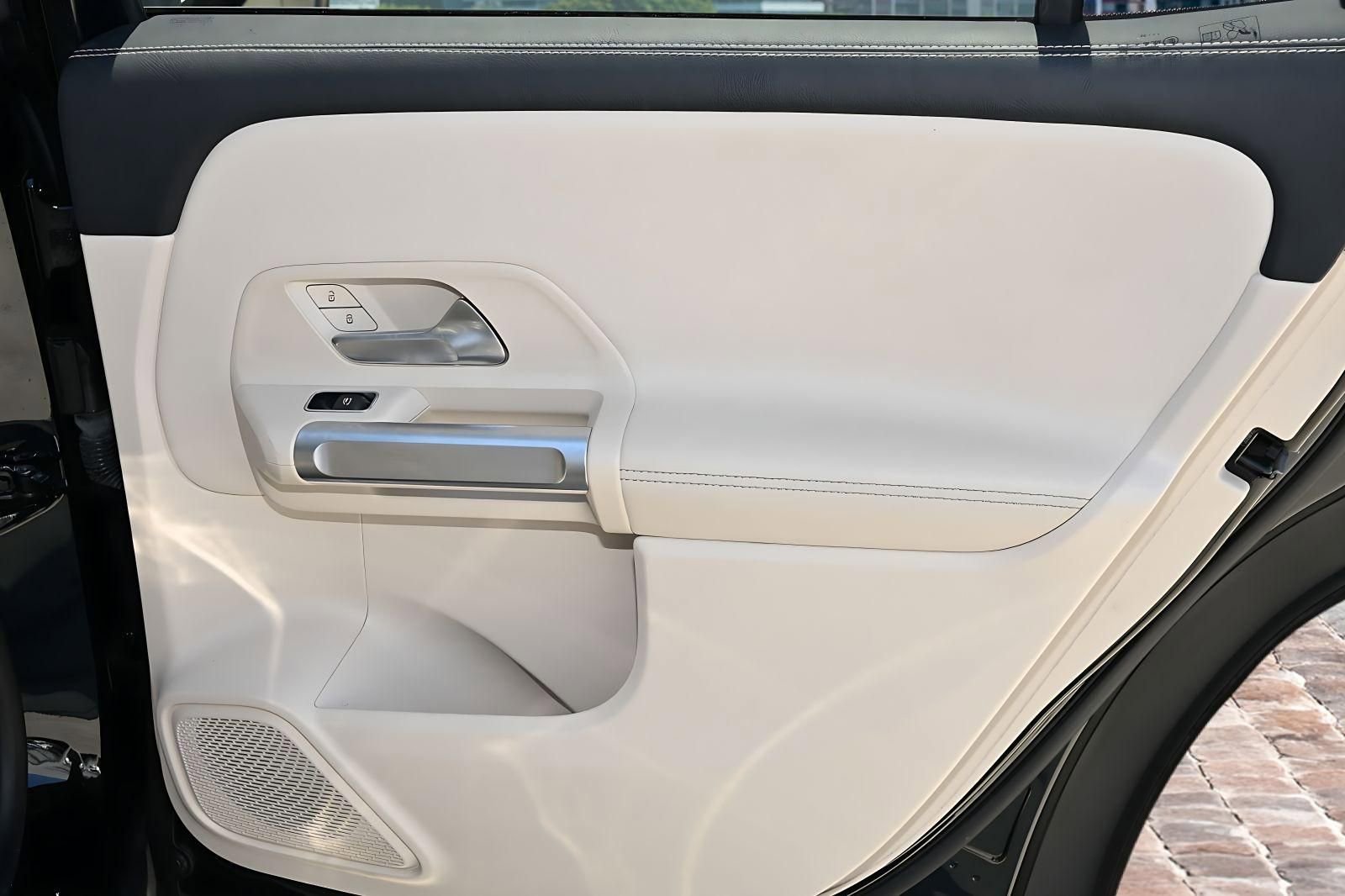Used 2022 Mercedes-Benz GLB 250 w/ Premium Package Lite image 18