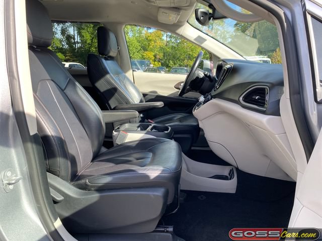 Used 2019 Chrysler Pacifica Touring-L FWD image 6