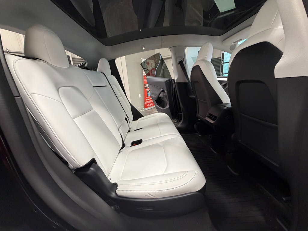 Used 2022 Tesla Model Y Long Range image 43