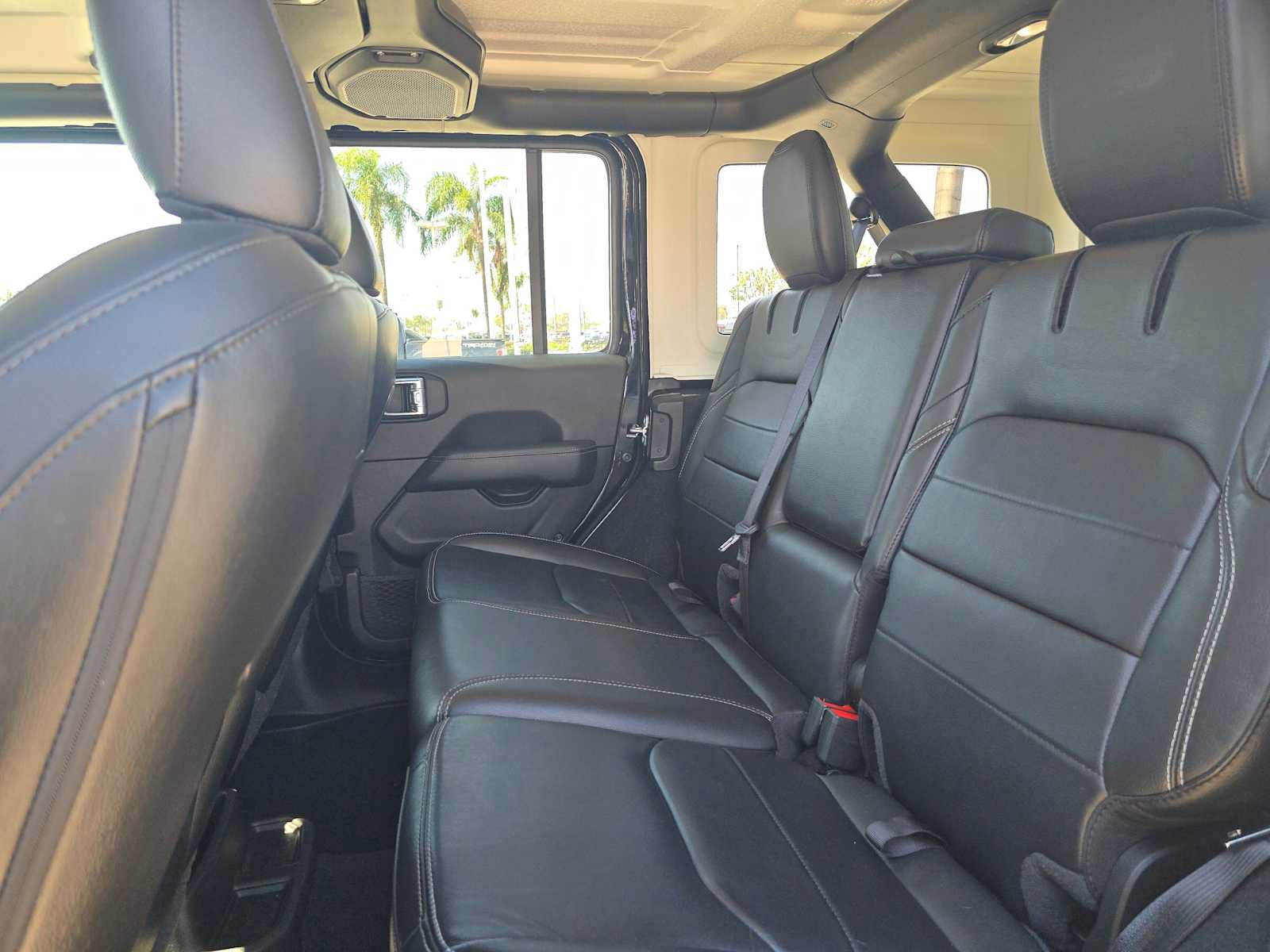 Used 2022 Jeep Wrangler Unlimited Sahara AWD/4WD image 19