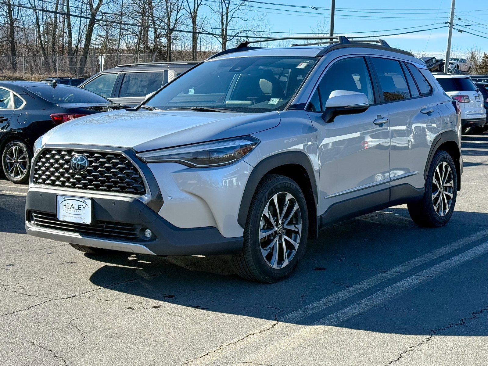 Used 2022 Toyota Corolla Cross XLE w/ Convenience Package image 3