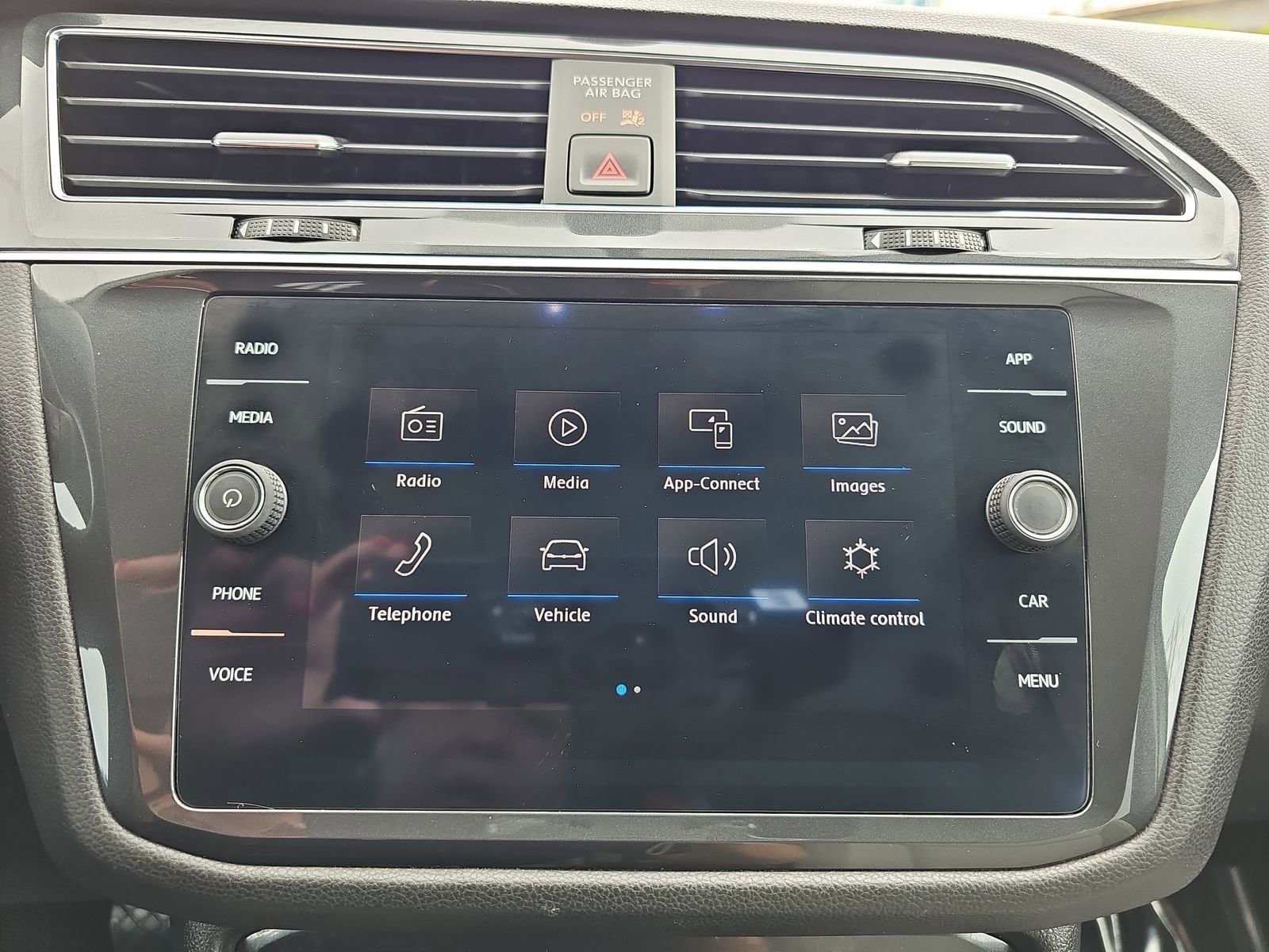 Used 2019 Volkswagen Tiguan SE w/ Panoramic Sunroof Package image 21