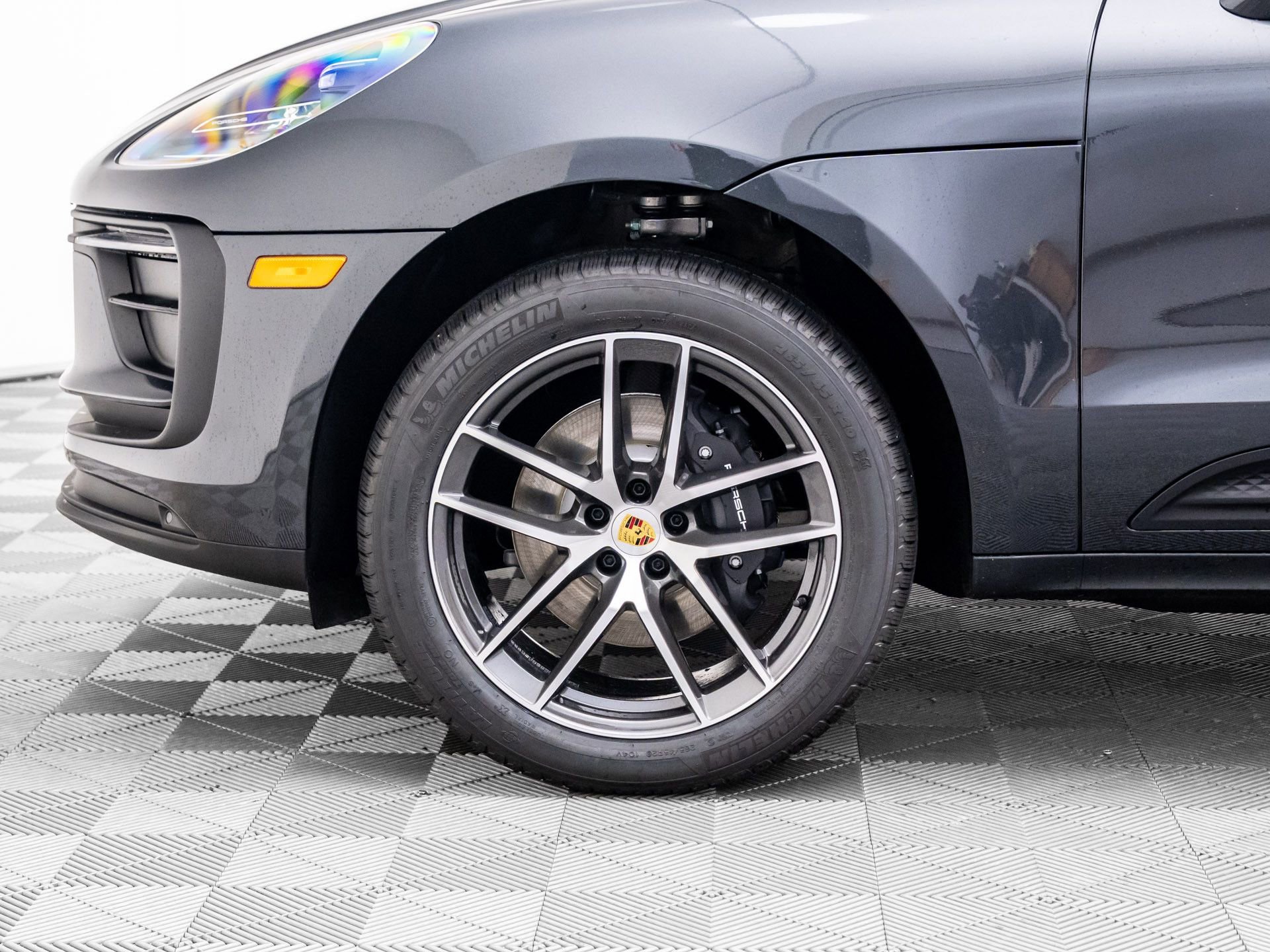 Certified 2025 Porsche Macan image 33