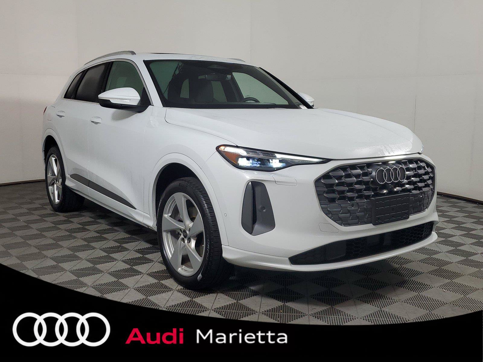 Used 2025 Audi Q5 Premium Plus w/ Premium Plus AWD/4WD image 1