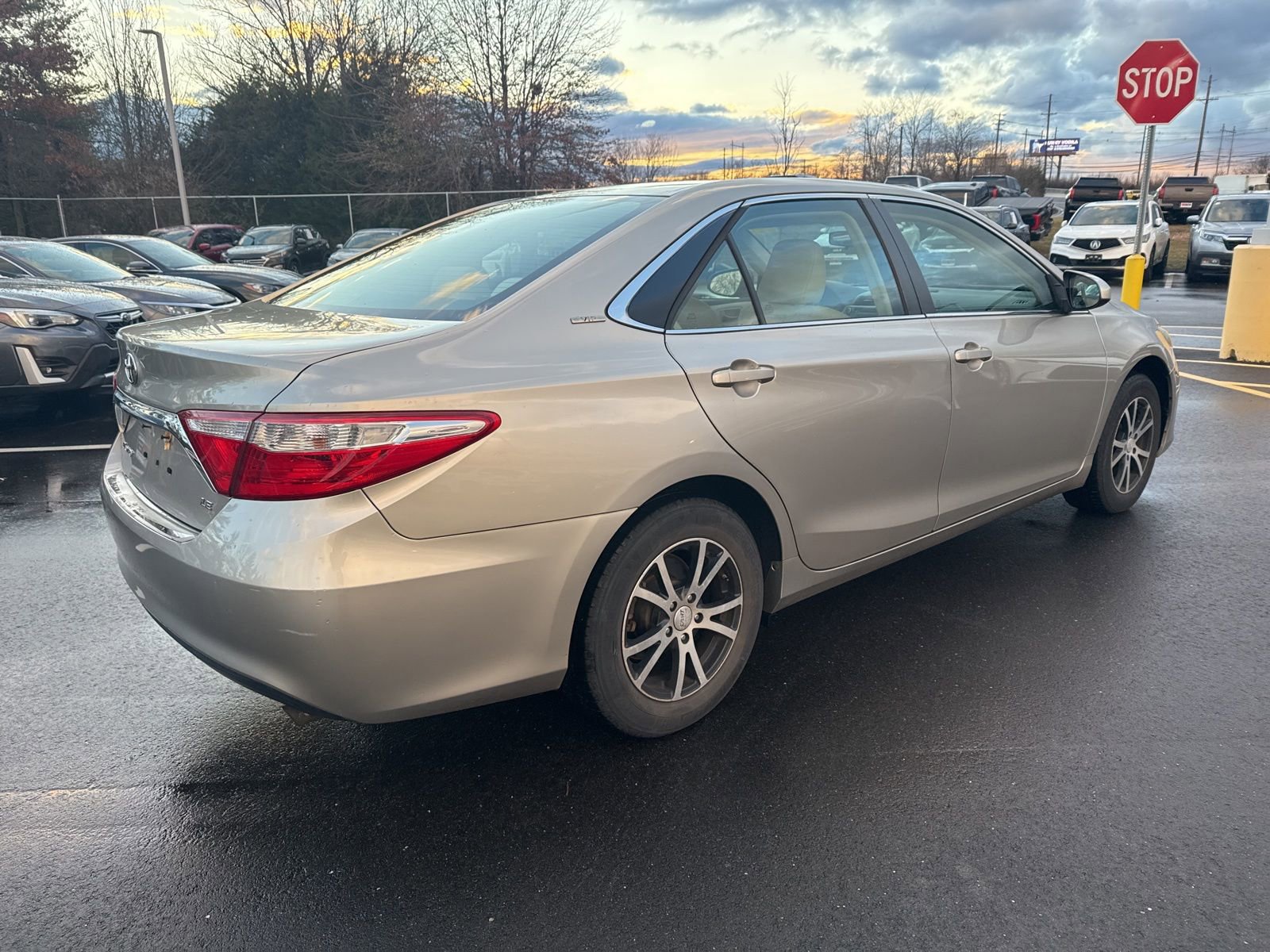 Used 2016 Toyota Camry LE image 5