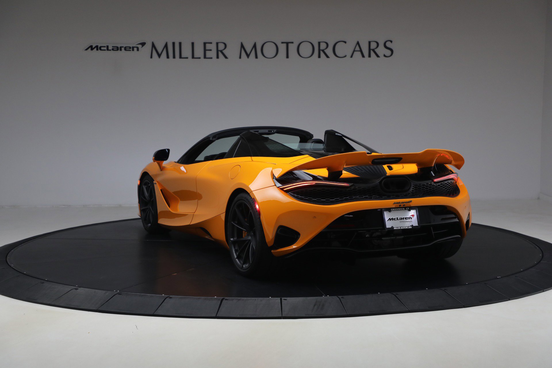 Used 2025 McLaren 750S Spider RWD image 5