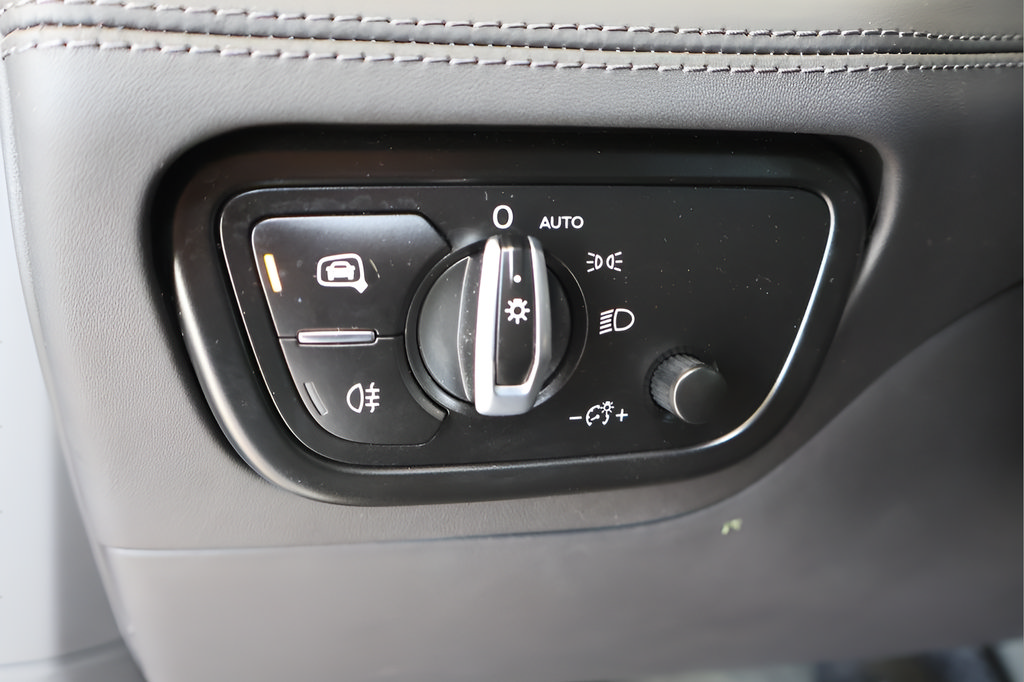 Used 2022 Bentley Bentayga AWD/4WD image 22