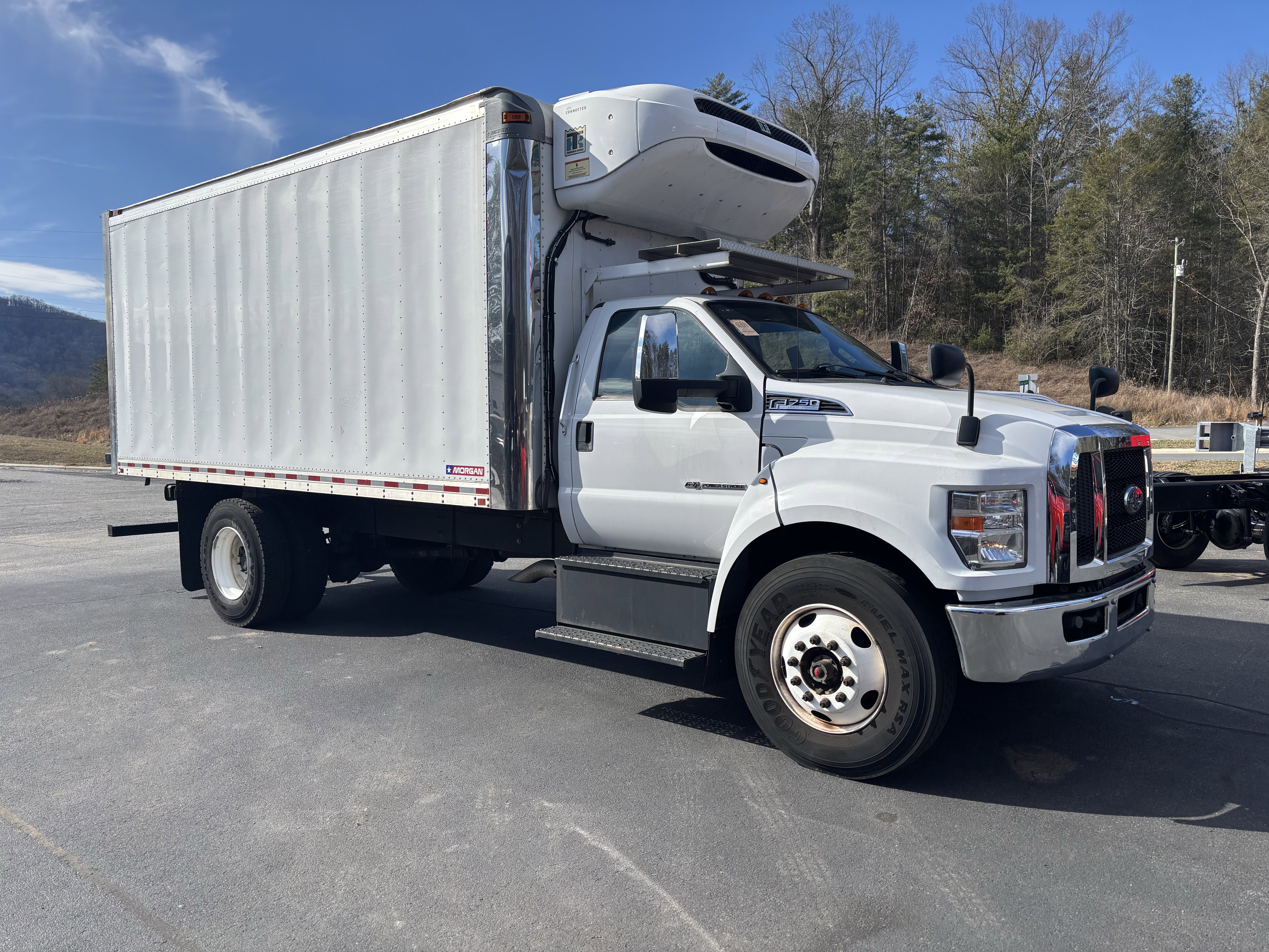 Used 2021 Ford F750 2WD Regular Cab Super Duty image 1