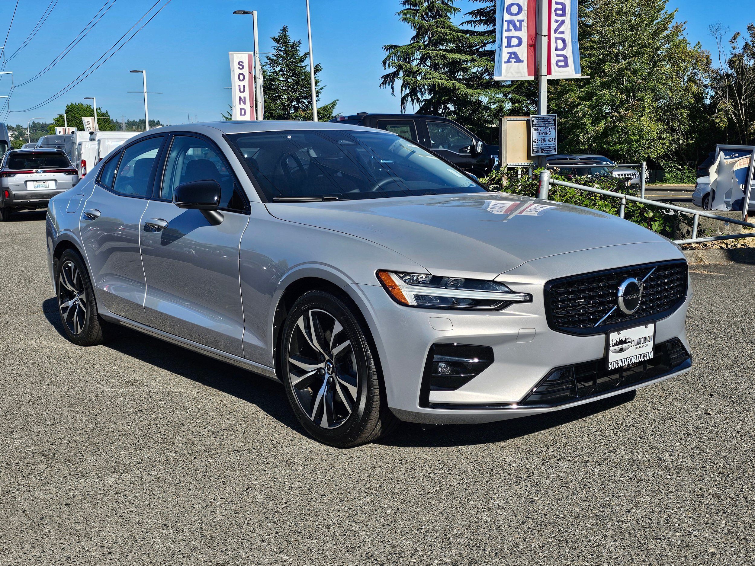 Used 2025 Volvo S60 B5 Core AWD/4WD image 3