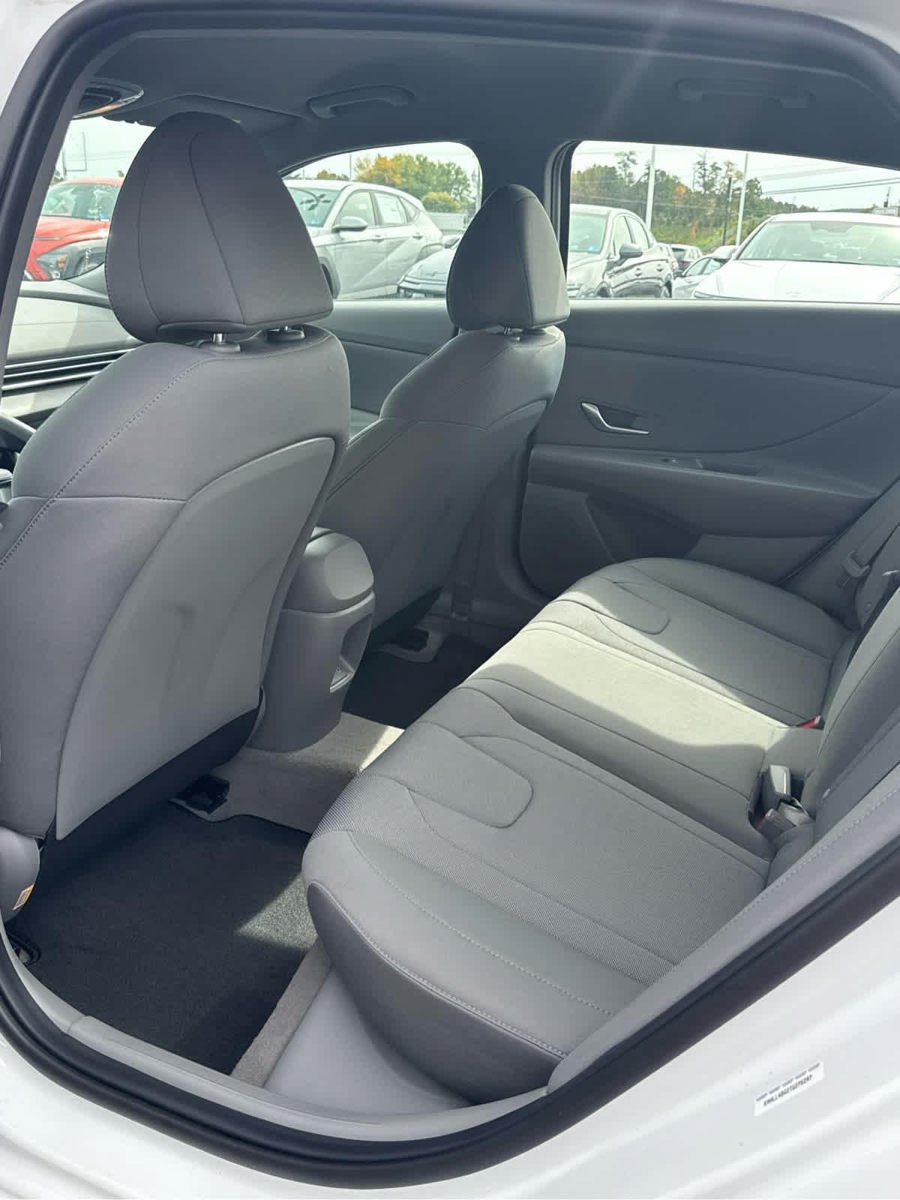 New 2026 Hyundai Elantra SE FWD image 39