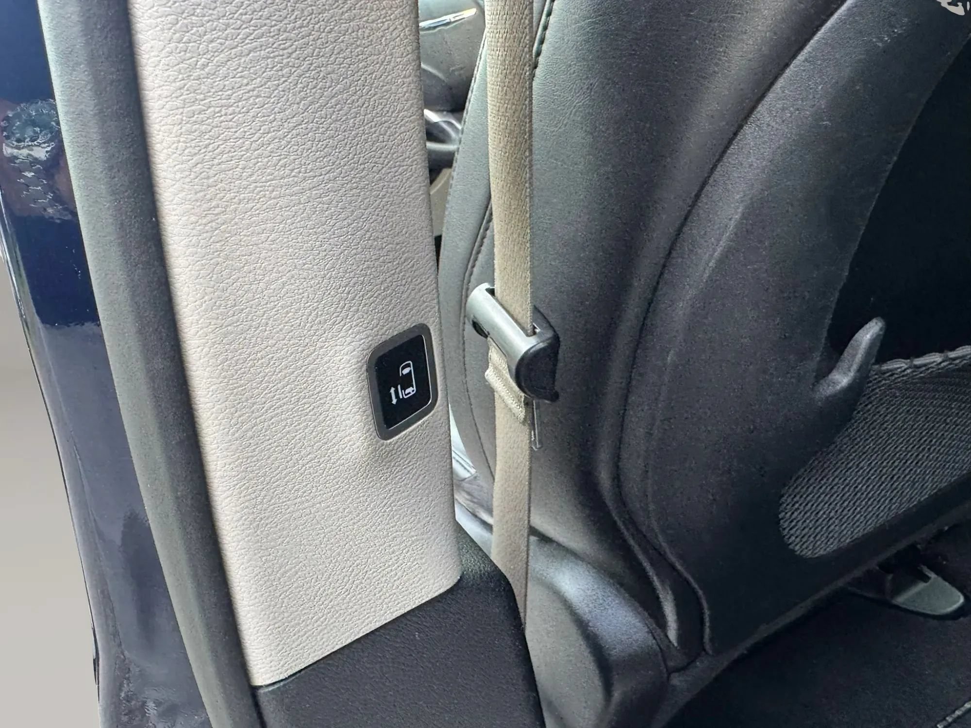 Used 2020 Chrysler Voyager Lxi FWD image 25