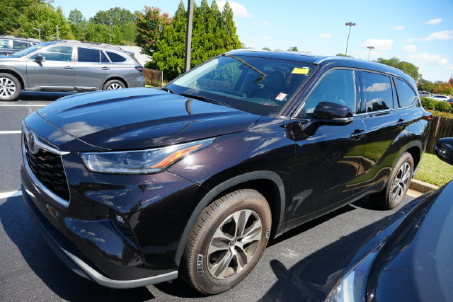 Used 2021 Toyota Highlander XLE FWD image 9
