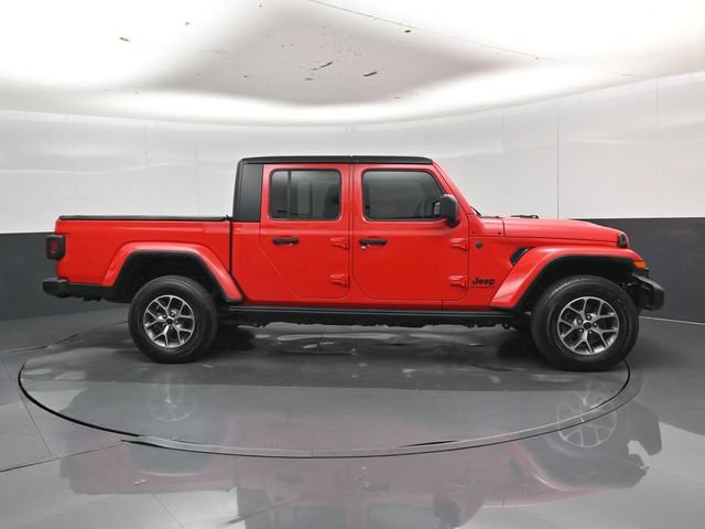 Used 2024 Jeep Gladiator Sport AWD/4WD image 2