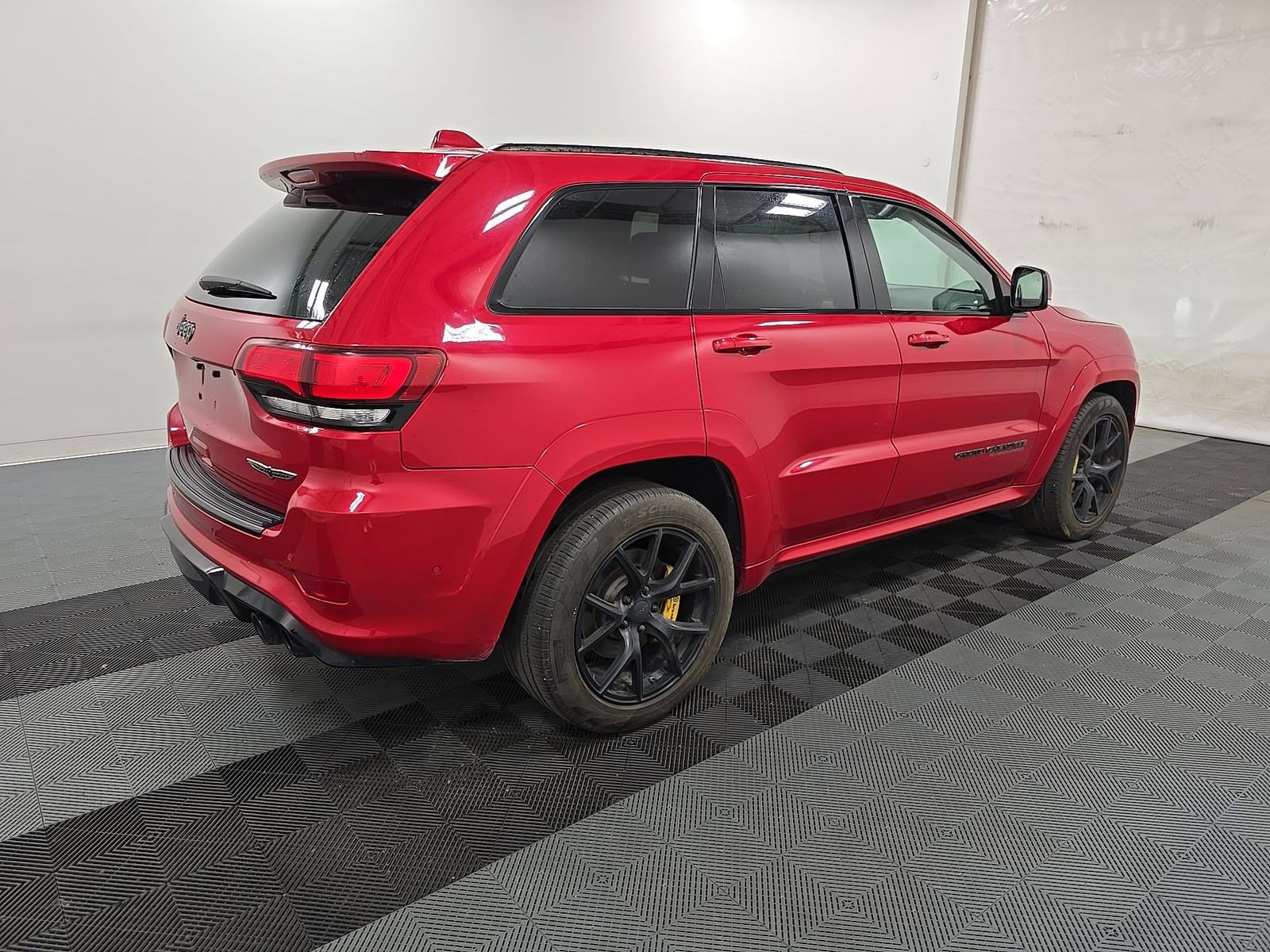 Used 2018 Jeep Grand Cherokee Trackhawk AWD/4WD image 5