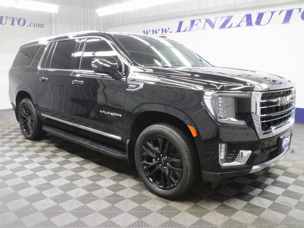 Used 2024 GMC Yukon XL SLT w/ SLT Luxury Package image 3