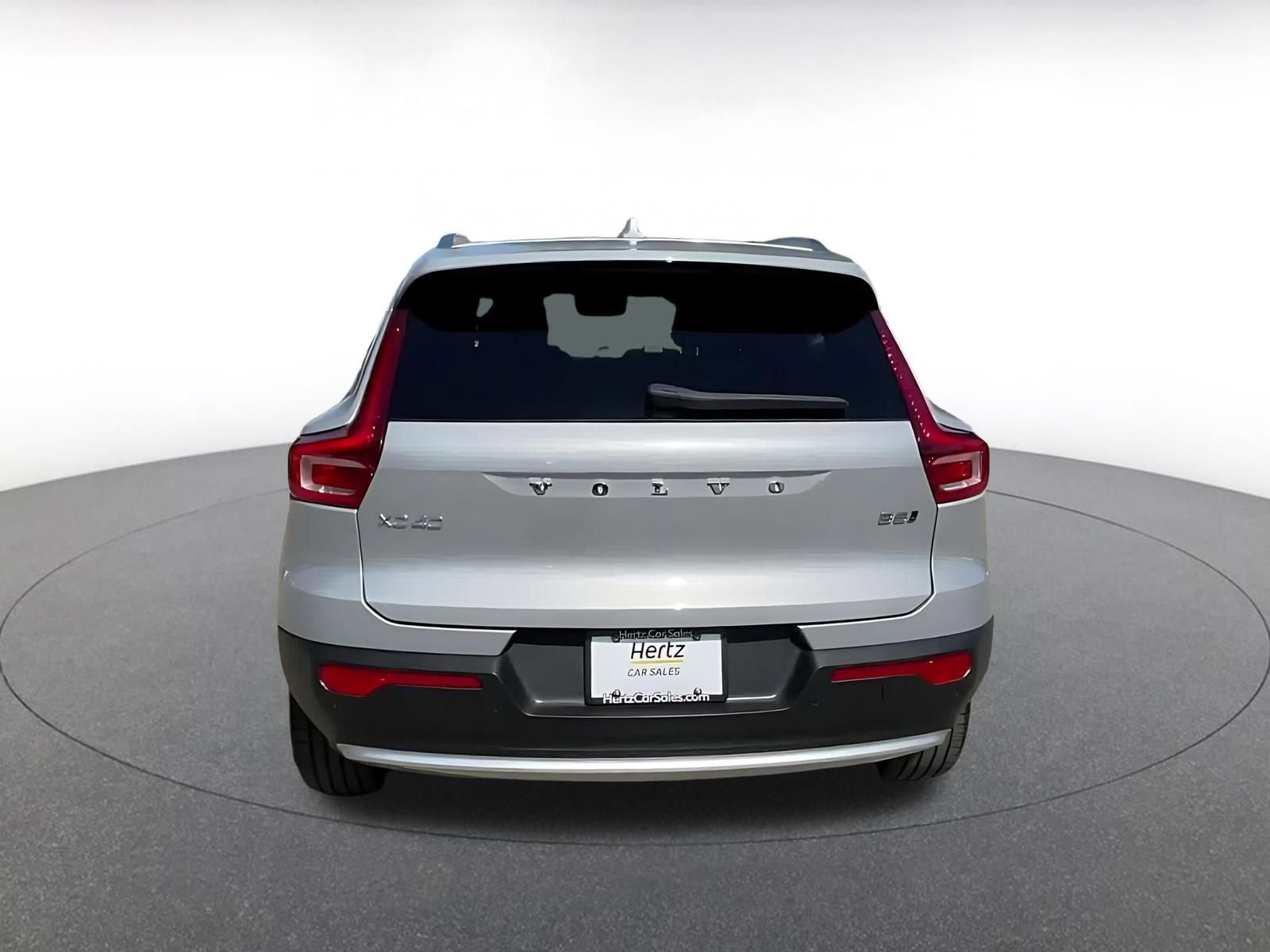 Used 2024 Volvo XC40 B5 Core image 12