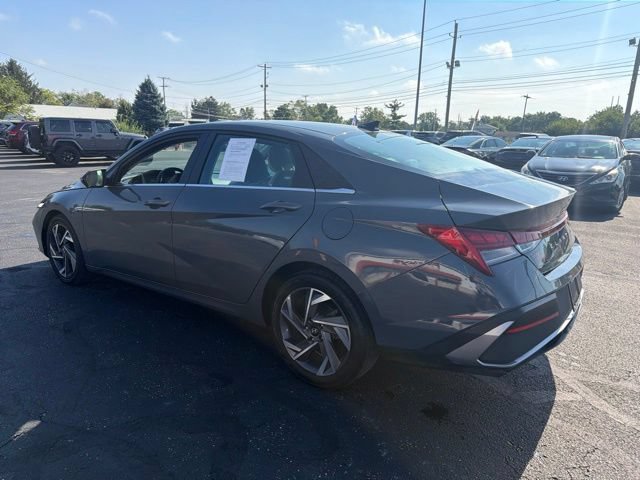 Used 2025 Hyundai Elantra Limited FWD image 5