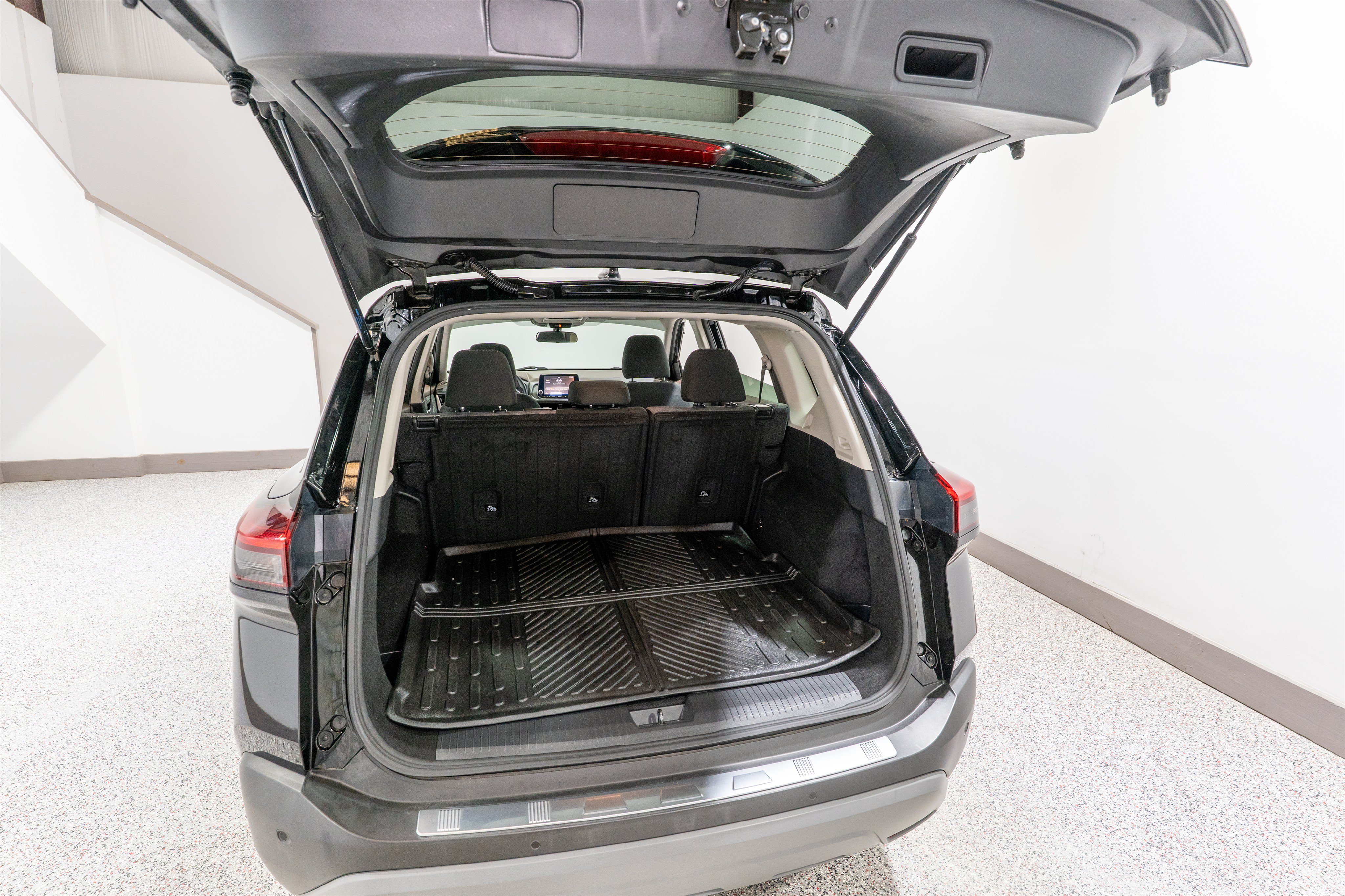 Used 2022 Nissan Rogue SV FWD image 30
