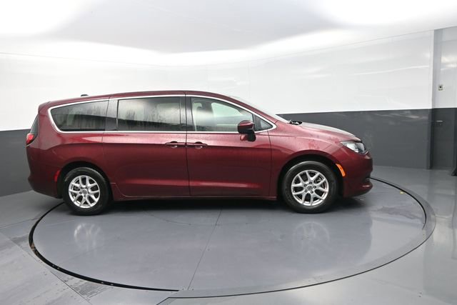 Used 2022 Chrysler Voyager LX FWD image 54