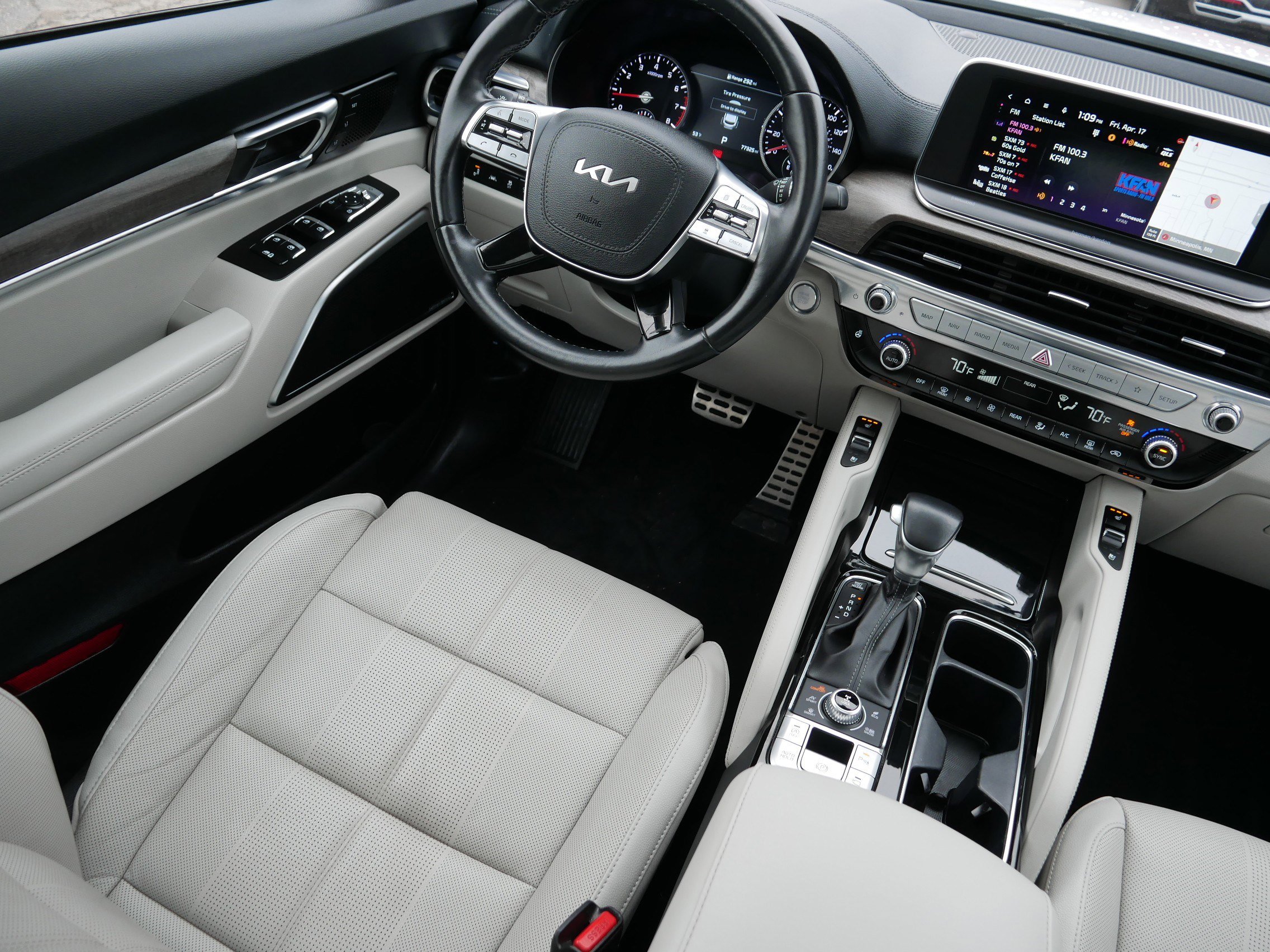 Certified 2022 Kia Telluride SX w/ Towing Package AWD/4WD image 9