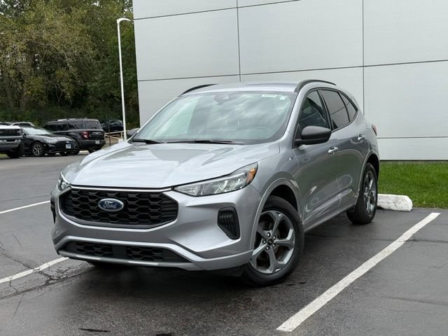 Used 2024 Ford Escape ST-Line w/ Tech Pack #1 AWD/4WD image 2