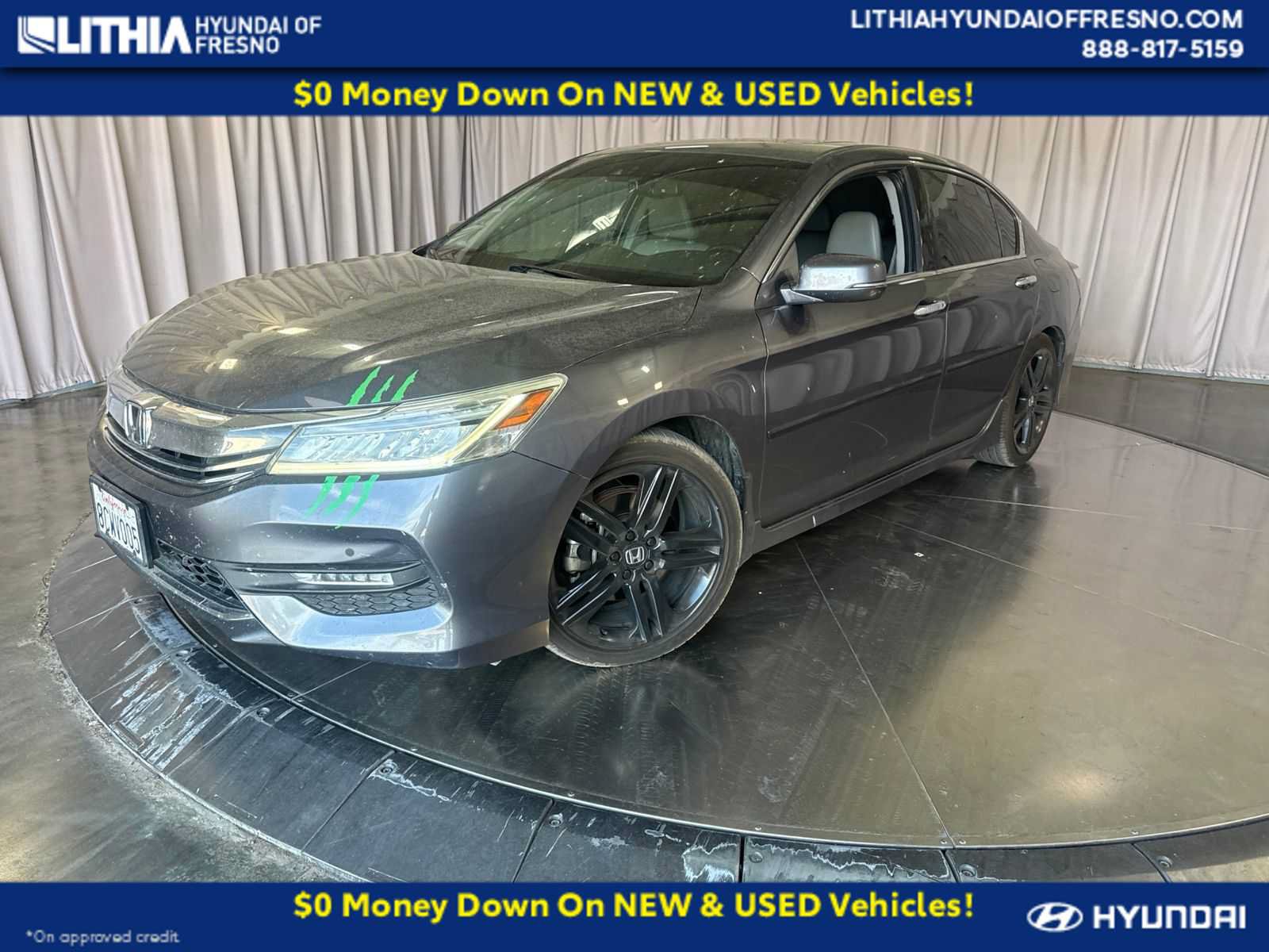 Used 2017 Honda Accord Touring image 1