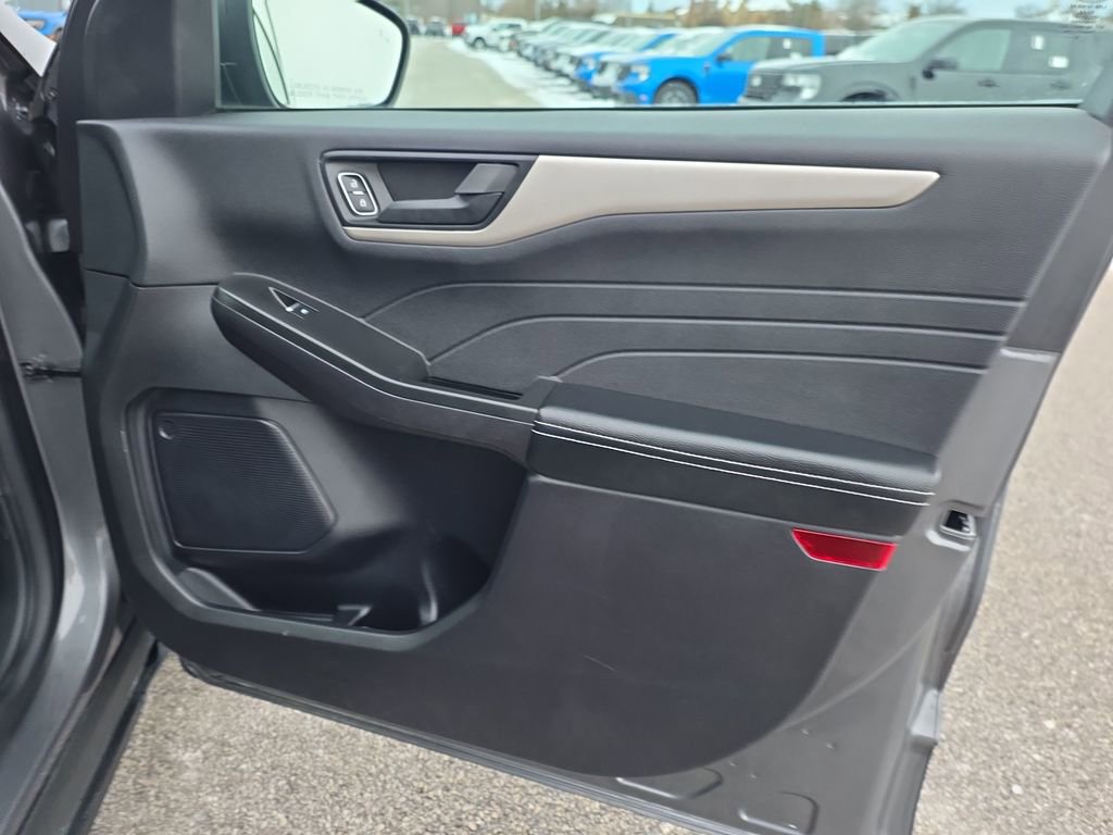 Used 2022 Ford Escape SE w/ Cold Weather Package image 13