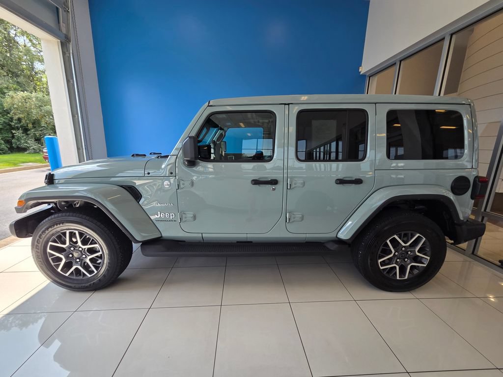 Used 2024 Jeep Wrangler Unlimited Sahara w/ Technology Group AWD/4WD image 4