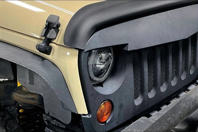 Used 2012 Jeep Wrangler Unlimited Sahara AWD/4WD image 26