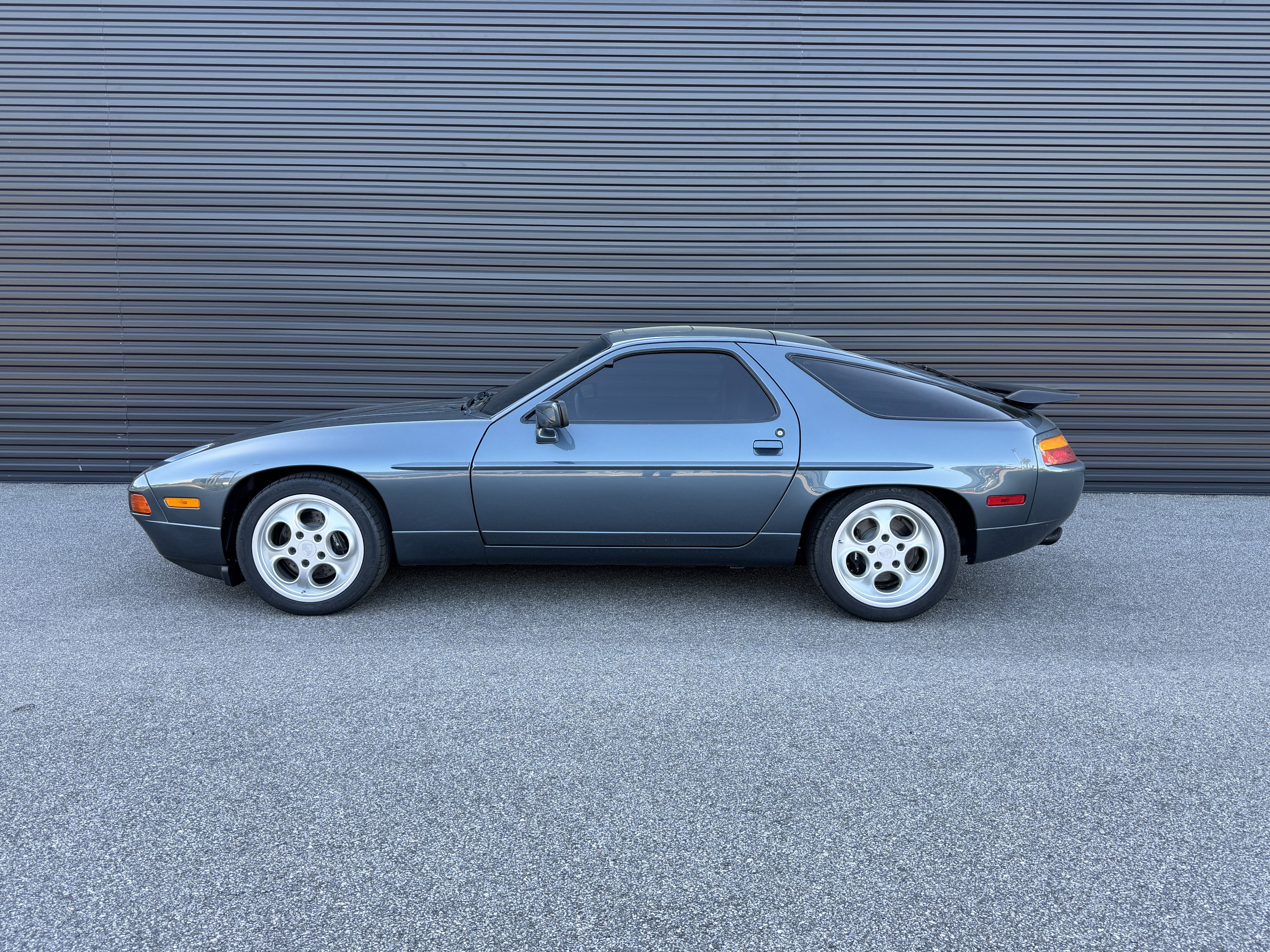 Used 1987 Porsche 928 S4 RWD image 2