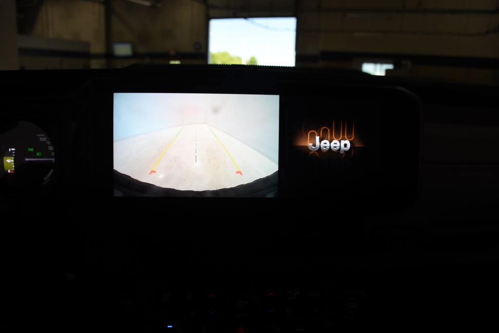 Used 2024 Jeep Wrangler Unlimited AWD/4WD image 17