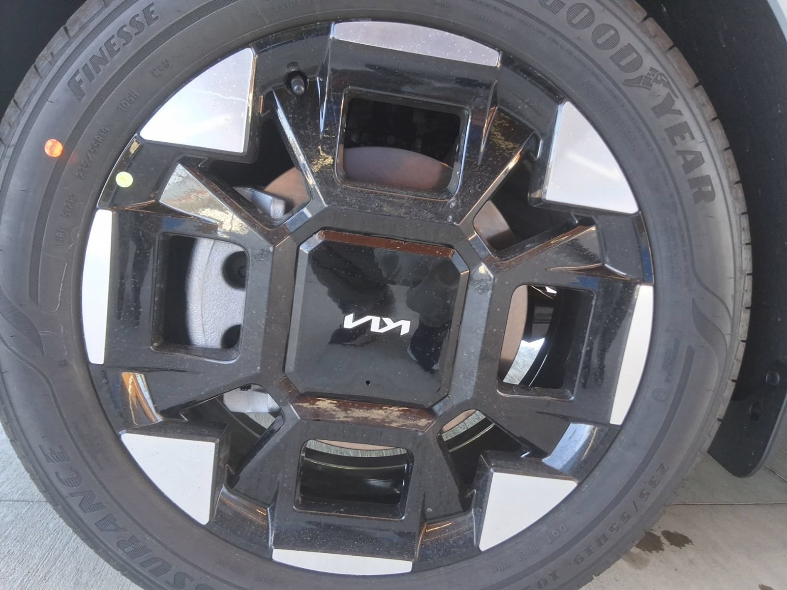 New 2026 Kia Carnival EX FWD image 24