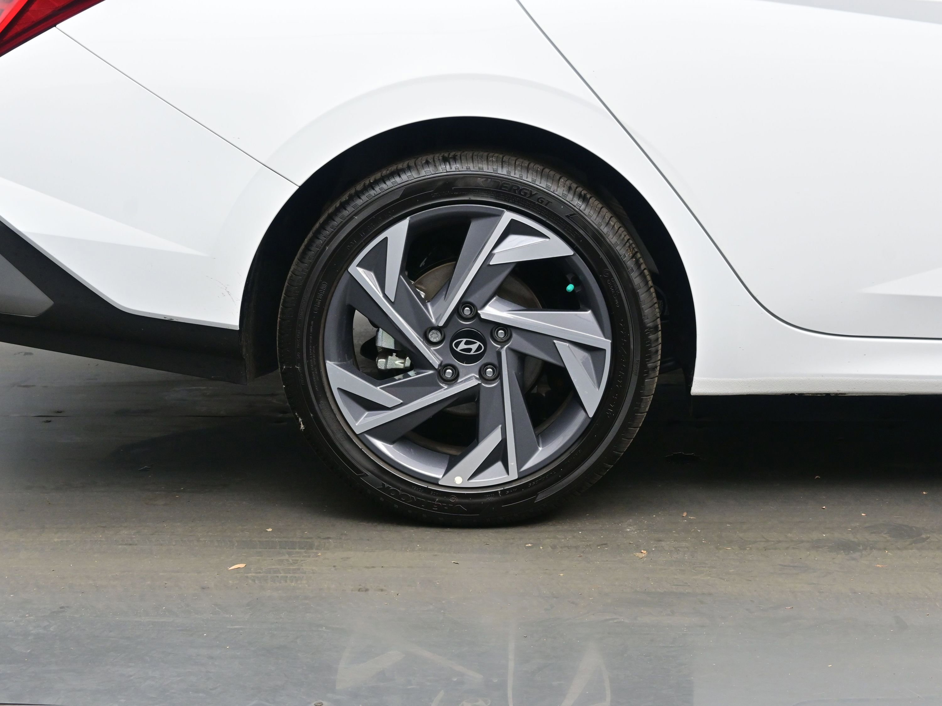 Certified 2025 Hyundai Elantra SEL image 9