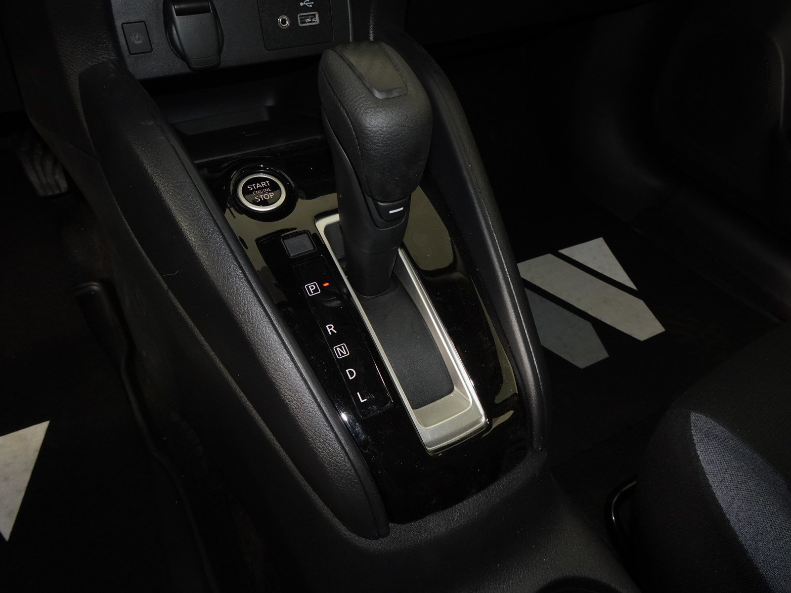New 2025 Nissan Versa SV w/ Trunk Package FWD image 21