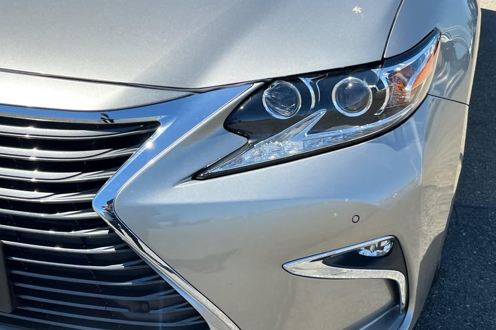 Used 2018 Lexus ES 350 w/ Luxury Package w/Wood Trim FWD image 11