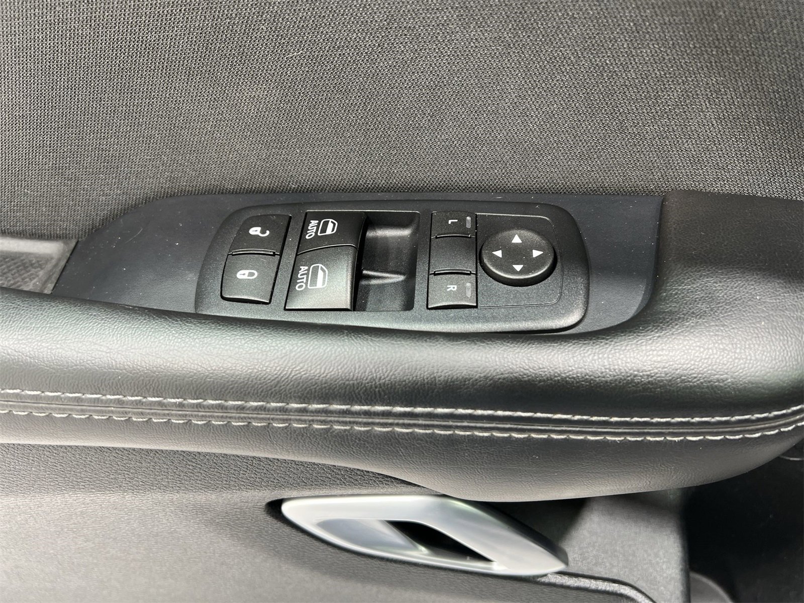 Used 2017 Dodge Challenger SXT w/ Blacktop Package image 13