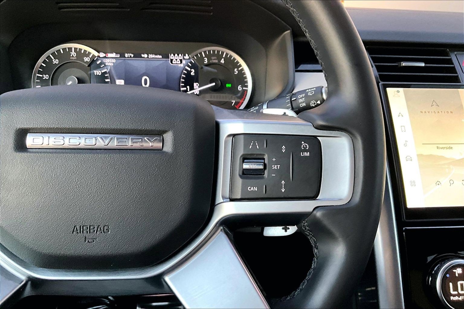 Used 2023 Land Rover Discovery S R-Dynamic image 18