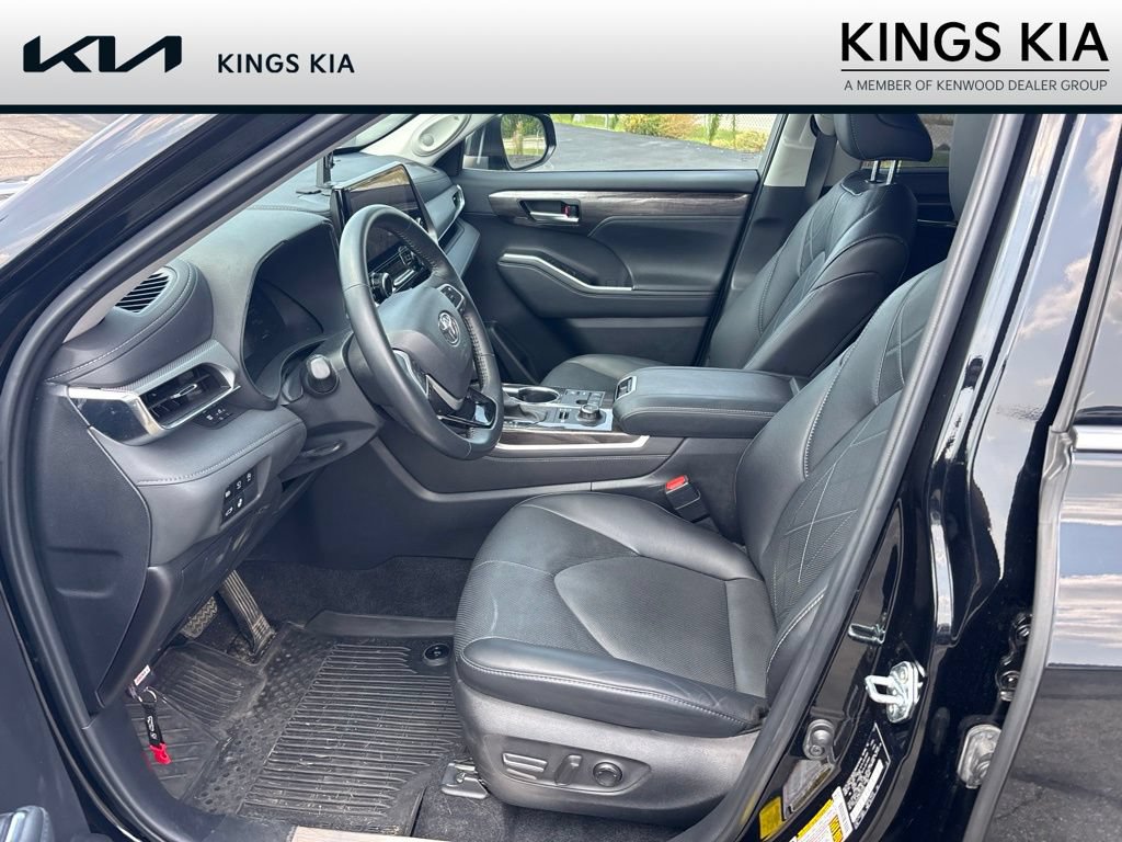Used 2024 Toyota Highlander Platinum AWD/4WD image 4