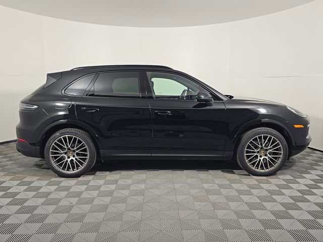 Certified 2023 Porsche Cayenne Platinum Edition image 9