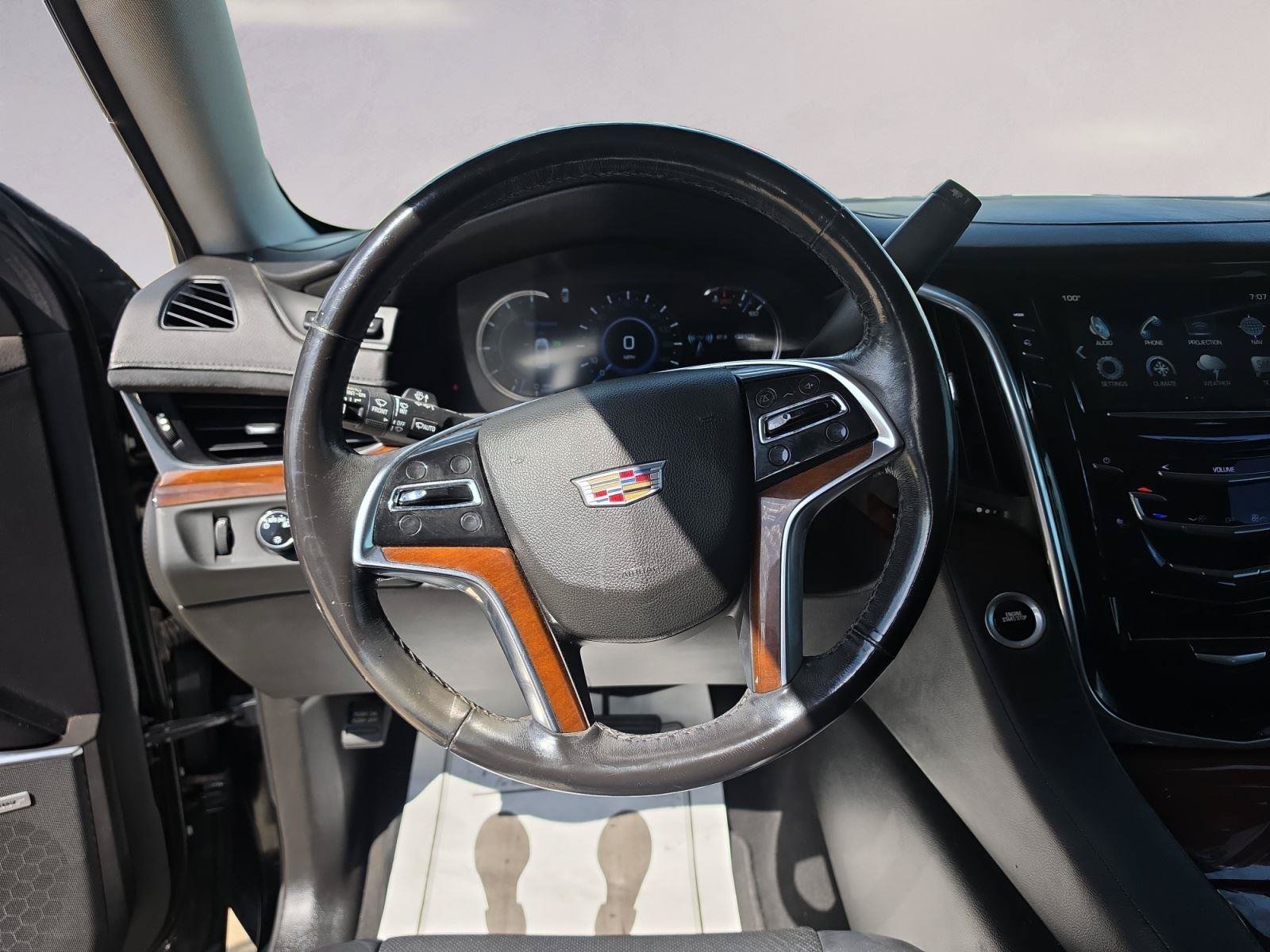 Used 2018 Cadillac Escalade ESV Luxury RWD image 12